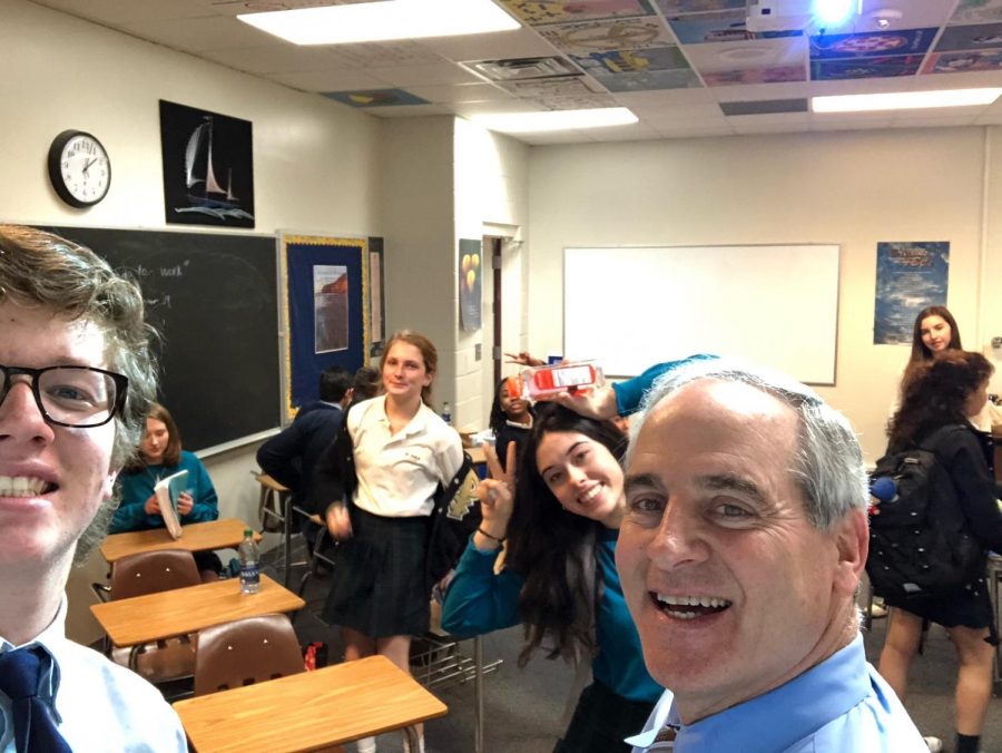Dr. Wagner takes a selfie with his 7th period Analysis class