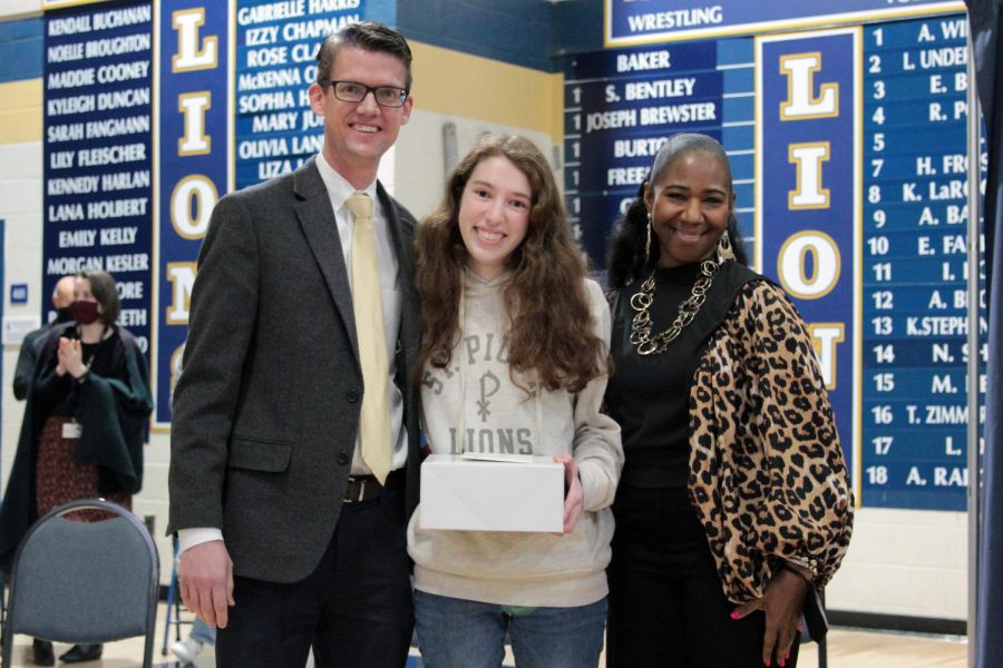 President John Favier and Principal Edye Simpson with Class of 2022 Valedictorian Katie Graebner after an all-school mass on January 28.