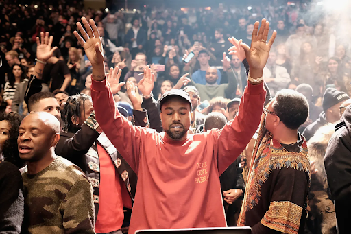 Kanye West to host graduation