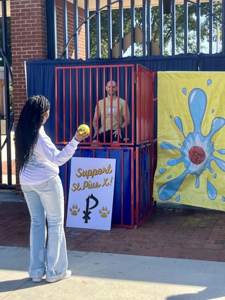 Dr. Simpson tries to dunk Mr. Parr during 4th period lunch. Several students and teachers took turns dunking Mr. Parr, Fr. Robbie, or Mrs. Dominguez as a new addition to the Annual Fund kick-off week.